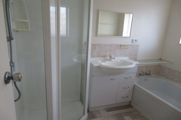 Photo of property in 1b Cairngorm Place, Highland Park, Auckland, 2010