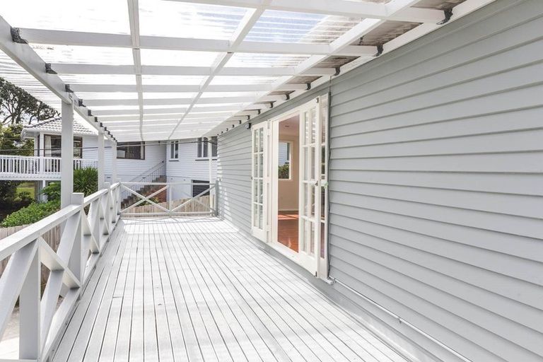 Photo of property in 4 Trinidad Road, Sunnynook, Auckland, 0620