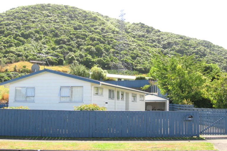 Photo of property in 65 Hartford Crescent, Totara Park, Upper Hutt, 5018