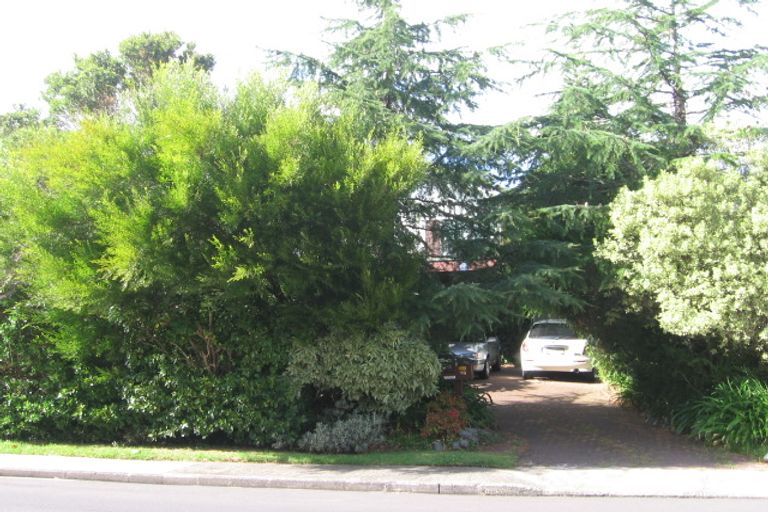 Photo of property in 73 Moore Street, Hillcrest, Auckland, 0627