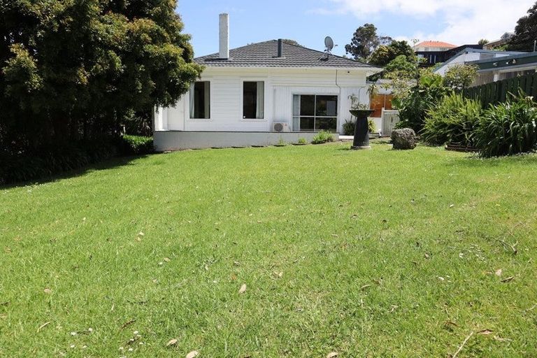 Photo of property in 76 Onewa Road, Northcote Point, Auckland, 0627