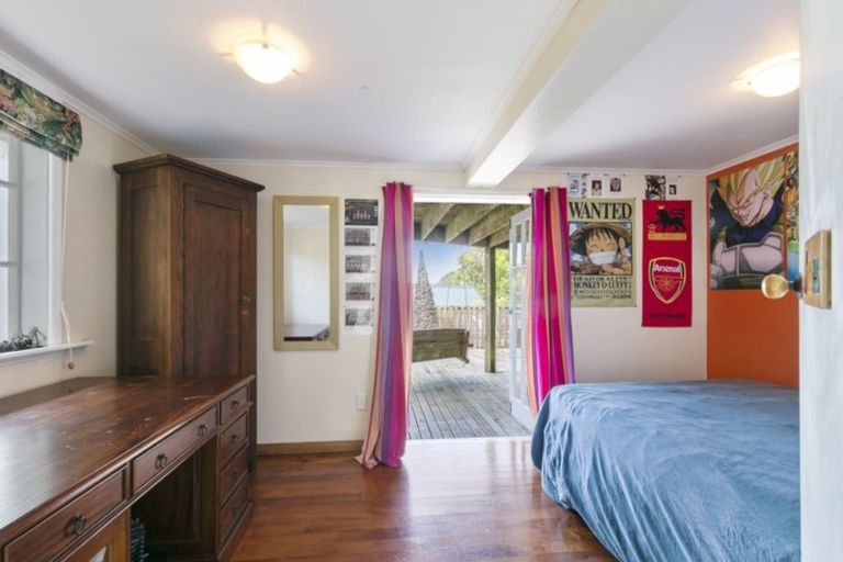 Photo of property in 34 Ferry Road, Days Bay, Lower Hutt, 5013