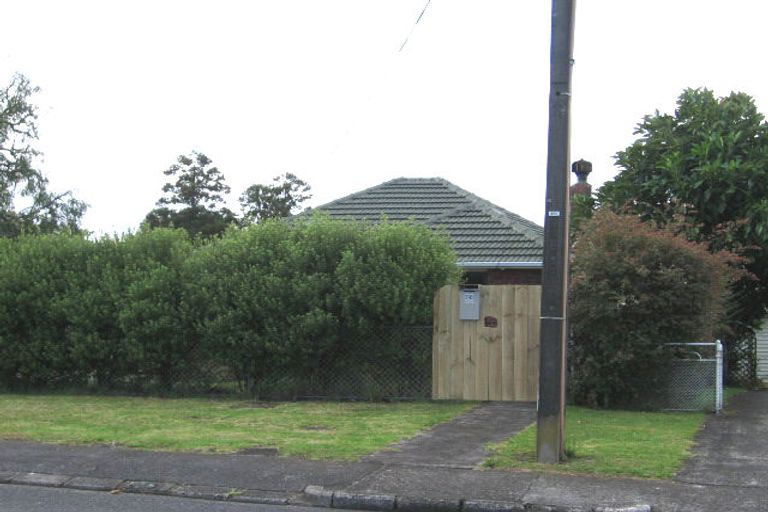 Photo of property in 38 Neil Avenue, Te Atatu Peninsula, Auckland, 0610