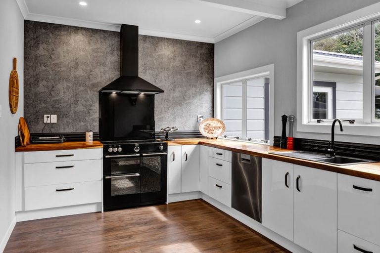 Photo of property in 279 Manutahi Road, Lepperton, New Plymouth, 4372