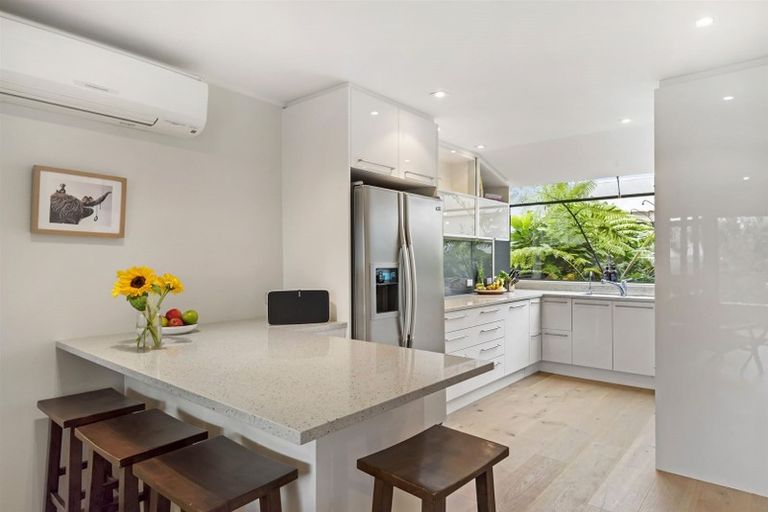 Photo of property in 9a Huntly Road, Campbells Bay, Auckland, 0630