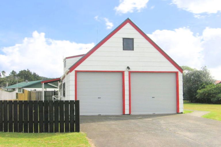 Photo of property in 113 Aberdeen Place, Whangamata, 3620