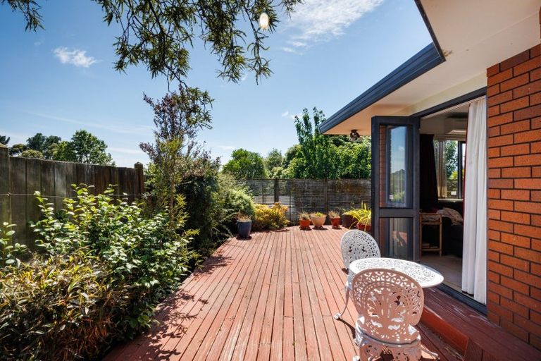 Photo of property in 7 Jasmine Place, Fitzherbert, Palmerston North, 4410