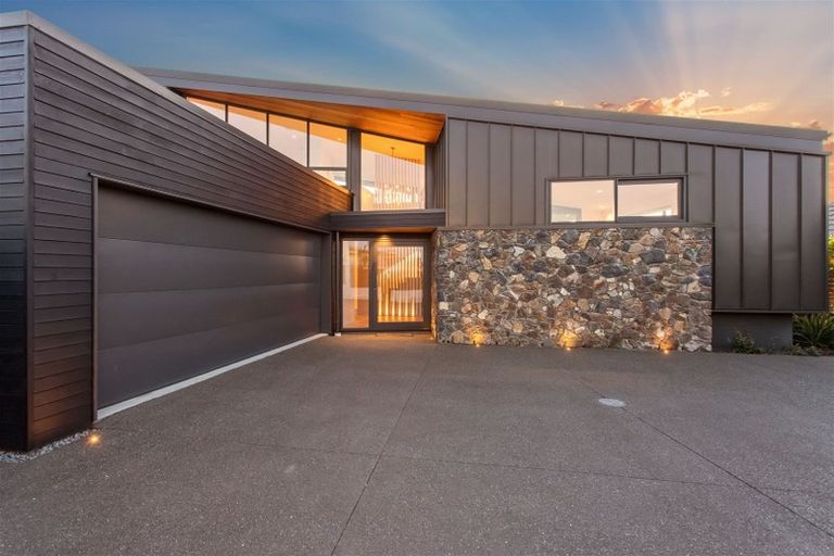 Photo of property in 3 Inverness Lane, Redcliffs, Christchurch, 8081