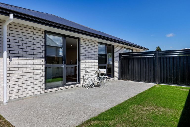 Photo of property in 16 Austin Reid Avenue, Carterton, 5713