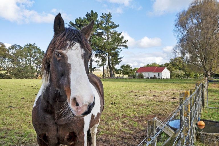 Photo of property in 1723 Cheltenham Hunterville Road, Waituna West, Rewa, 4780