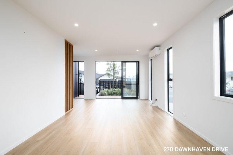 Photo of property in 27a Dawnhaven Drive, Te Atatu Peninsula, Auckland, 0610