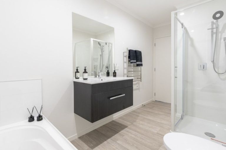 Photo of property in 82 Bert Wall Drive, Omokoroa, 3114