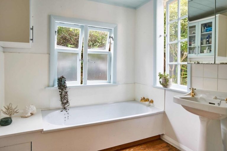 Photo of property in 59 Marine Parade, Eastbourne, Lower Hutt, 5013