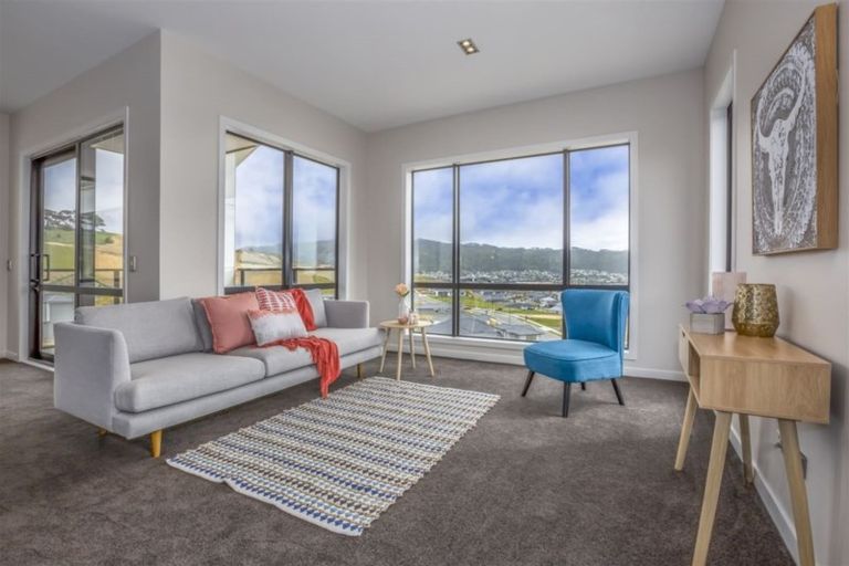 Photo of property in 19 Wangapeka Way, Aotea, Porirua, 5024