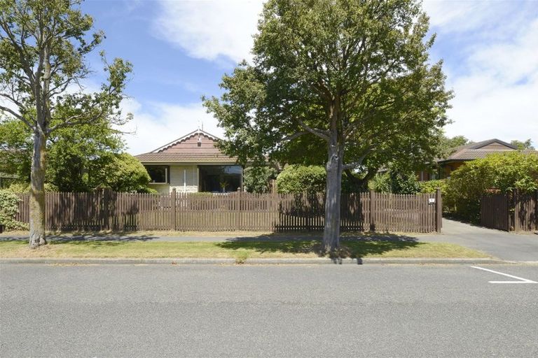 Photo of property in 9 Montclare Avenue, Ilam, Christchurch, 8041