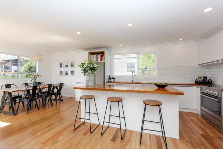 Photo of property in 185 Mangorei Road, Merrilands, New Plymouth, 4312