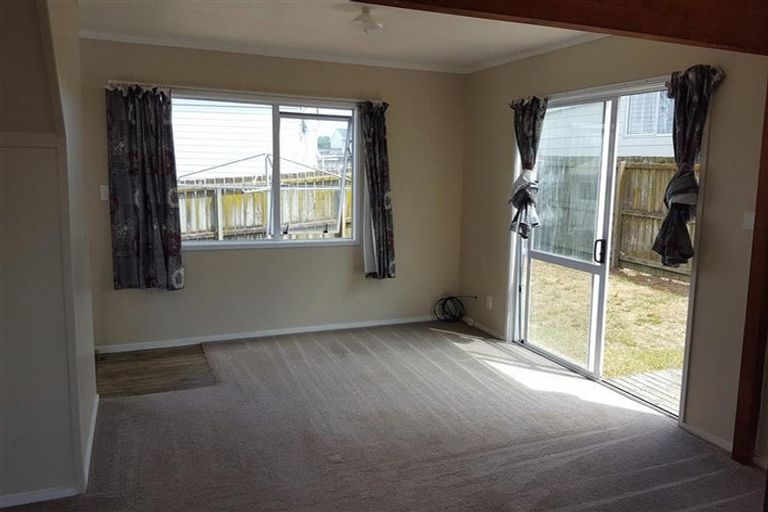 Photo of property in 2/24 Solveig Place, Randwick Park, Auckland, 2105