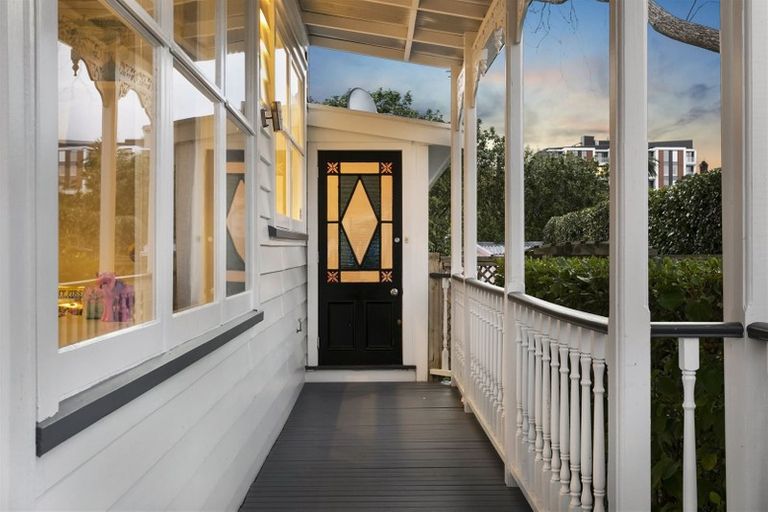 Photo of property in 26 Mariposa Crescent, Birkenhead, Auckland, 0626