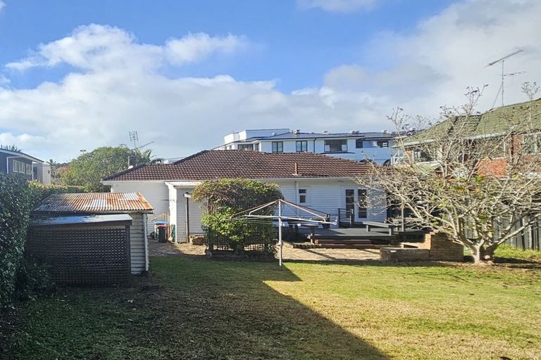 Photo of property in 27 Atkin Avenue, Mission Bay, Auckland, 1071