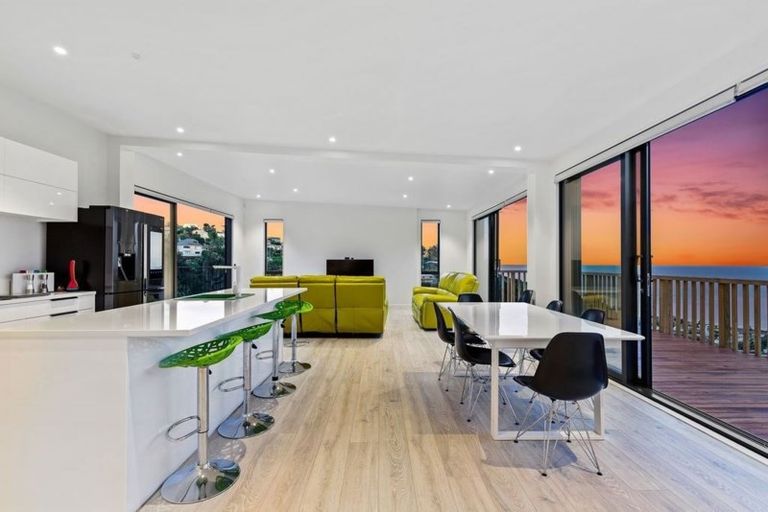 Photo of property in 6 Whiterock Lane, Richmond Hill, Christchurch, 8081