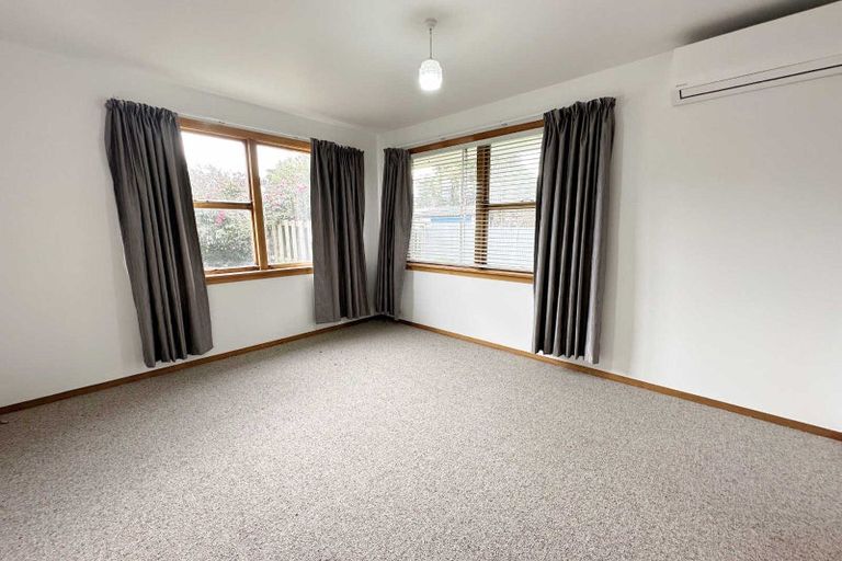 Photo of property in 17 Fairmile Place, Russley, Christchurch, 8042