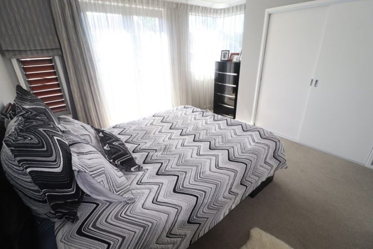 Photo of property in 7n Clearwater Cove, West Harbour, Auckland, 0618