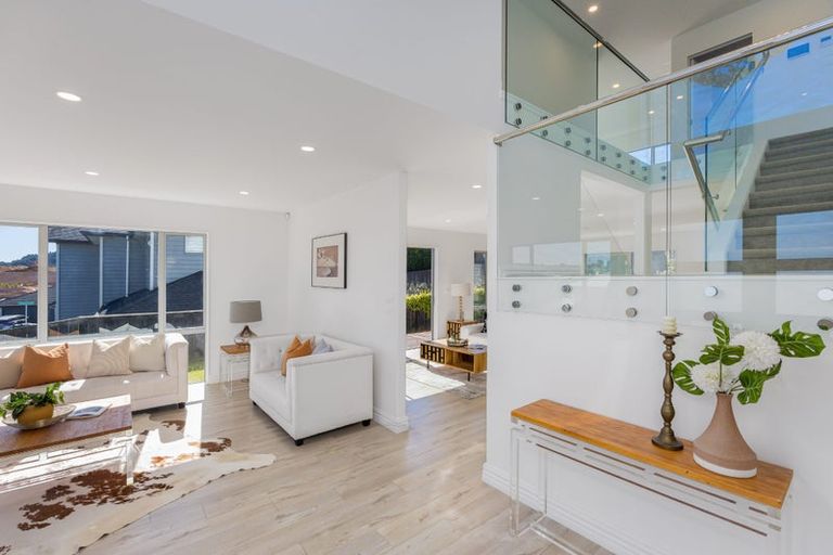 Photo of property in 10 Ian Gordon Lane, Orewa, 0931