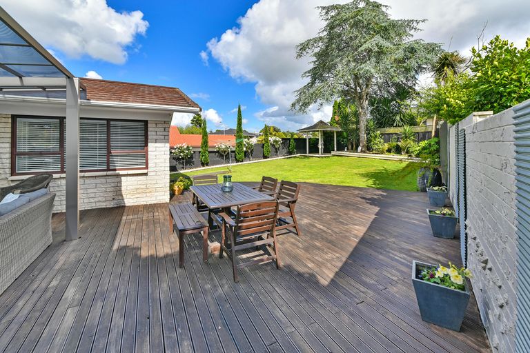 Photo of property in 43 Ray Small Drive, Pahurehure, Papakura, 2113
