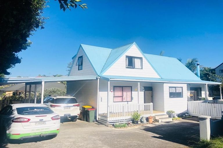 Photo of property in 1/7 Banksia Place, Goodwood Heights, Auckland, 2105