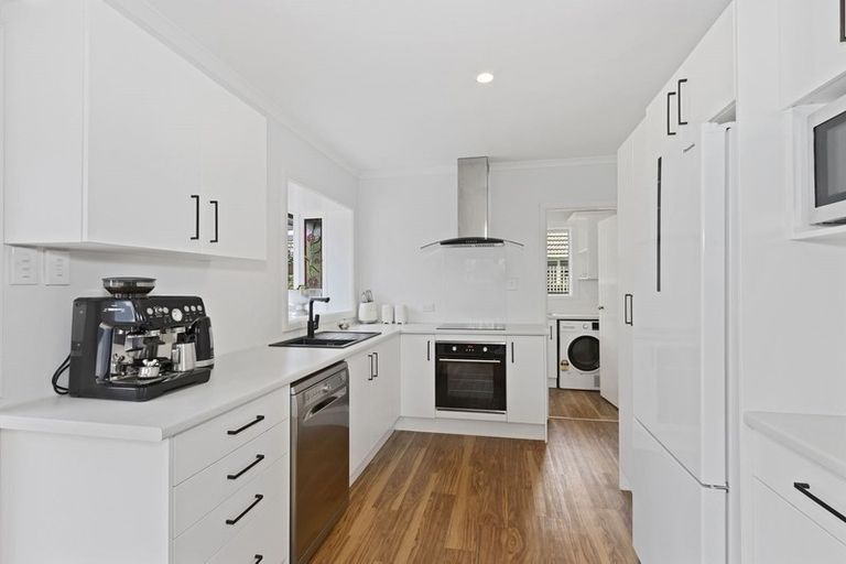 Photo of property in 16 Gregan Crescent, Burnside, Christchurch, 8053