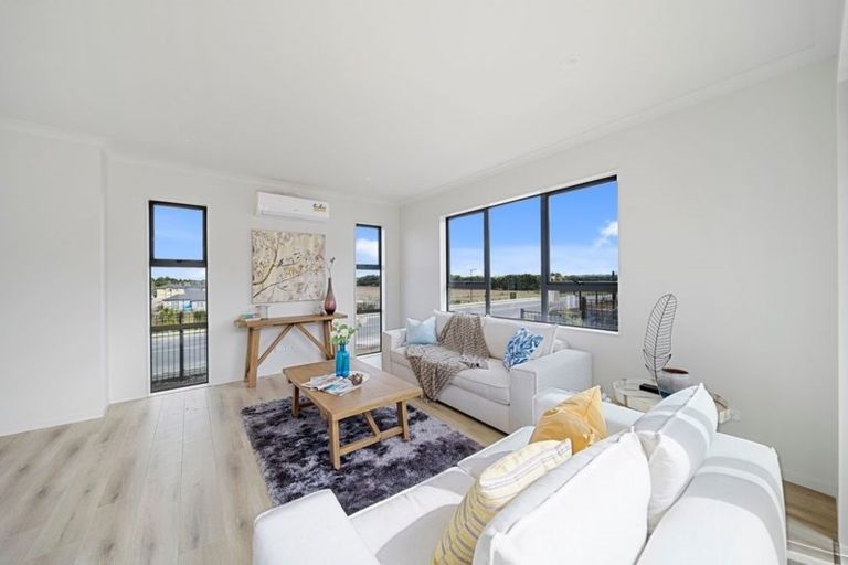 Photo of property in 2 Frazen Avenue, Papakura, 2110