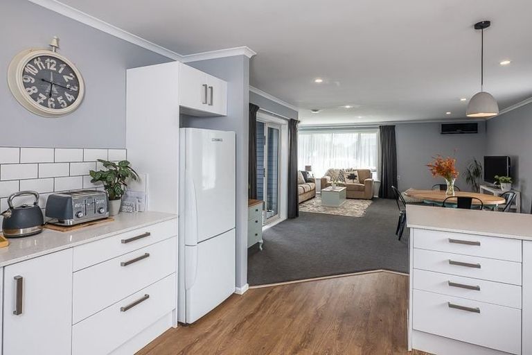 Photo of property in 2 Konini Grove, Raumati Beach, Paraparaumu, 5032