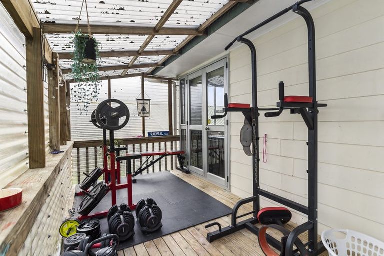 Photo of property in 17 Roick Parade, Glen Eden, Auckland, 0602