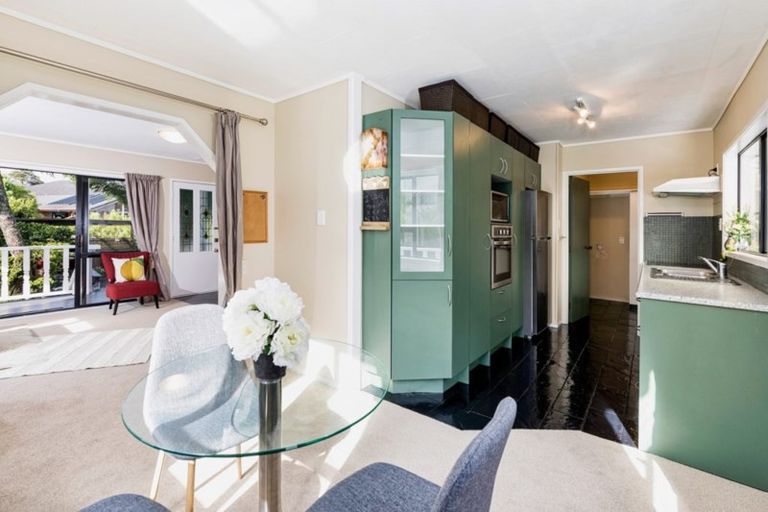 Photo of property in 54 Redlands Grove, Swanson, Auckland, 0612