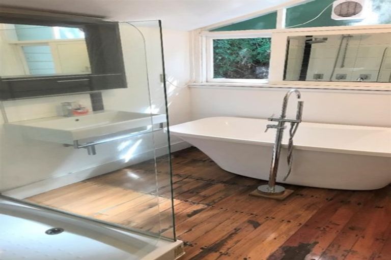 Photo of property in 50 Connaught Terrace, Brooklyn, Wellington, 6021