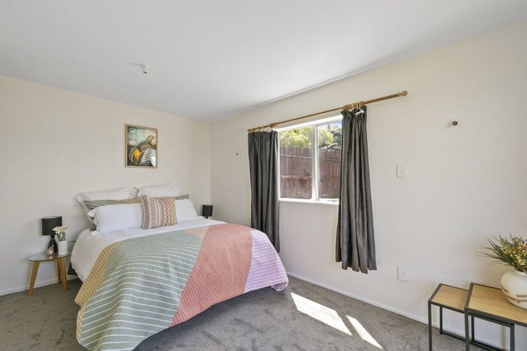 Photo of property in 5b Sunhaven Drive, Newlands, Wellington, 6037