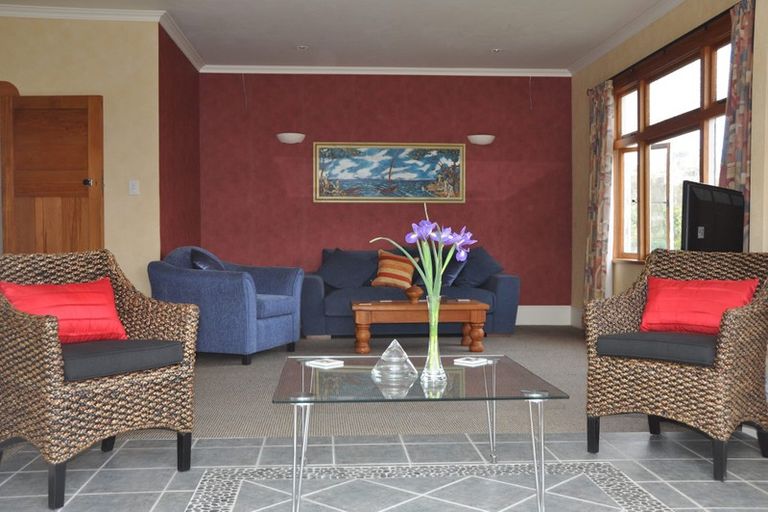 Photo of property in 6 Convent Road, Bluff Hill, Napier, 4110