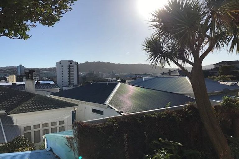 Photo of property in 7a Hawker Street, Mount Victoria, Wellington, 6011