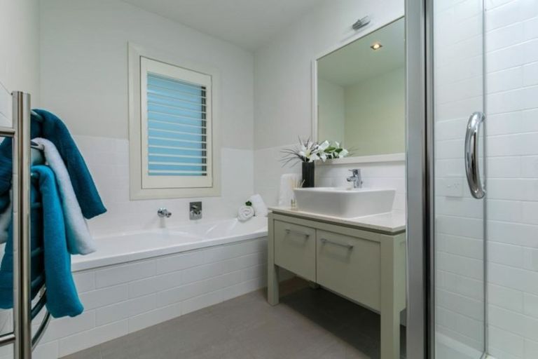 Photo of property in 15 Landmark Terrace, Orewa, 0931