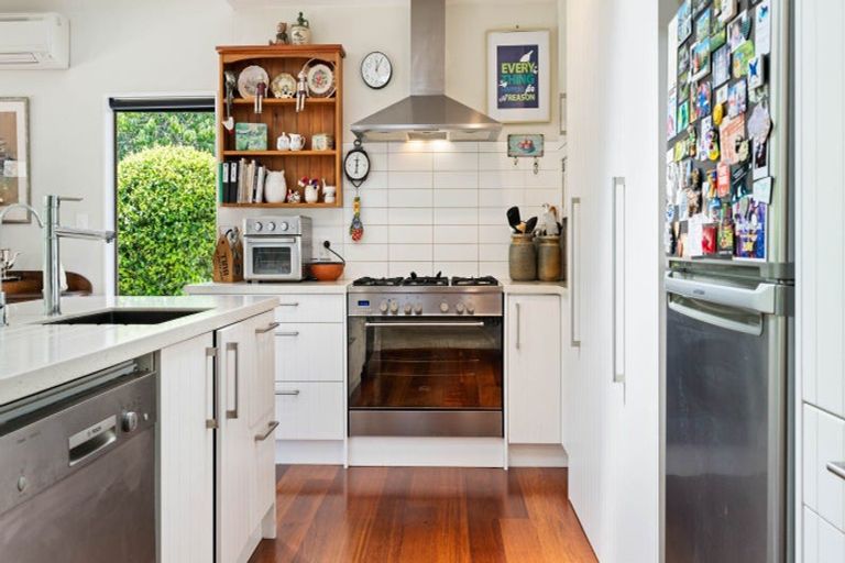 Photo of property in 23 Wharf Road, Clarks Beach, Pukekohe, 2679