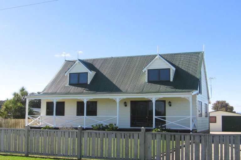 Photo of property in 1 Kennedy Street, Foxton Beach, Foxton, 4815