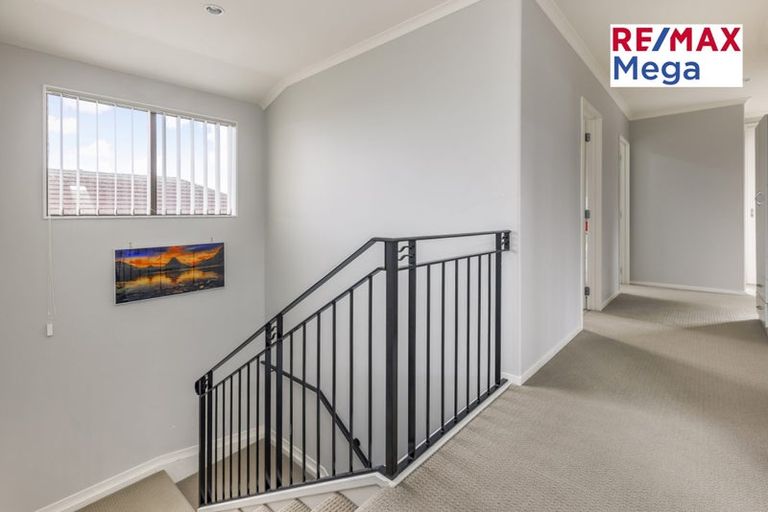 Photo of property in 10 Terrasini Drive, Flat Bush, Auckland, 2019
