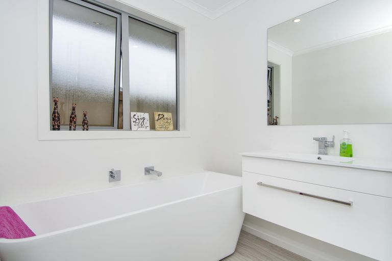 Photo of property in 95 Puhirake Crescent, Pyes Pa, Tauranga, 3112