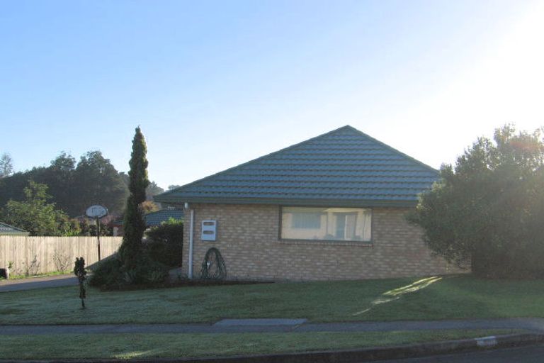 Photo of property in 80 De Havilland Drive, Goodwood Heights, Auckland, 2105