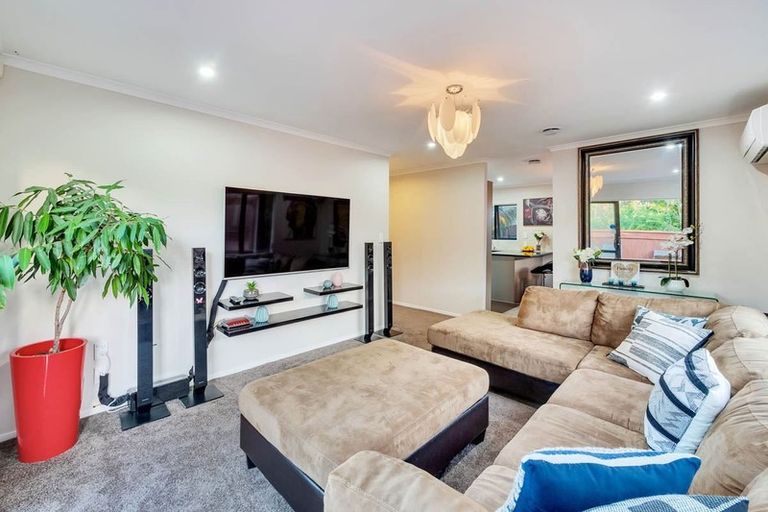 Photo of property in 23f Kamara Road, Glen Eden, Auckland, 0602