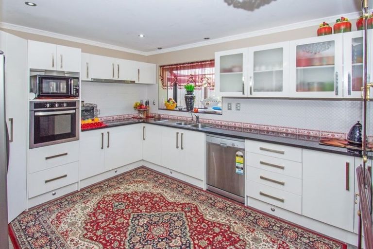Photo of property in 110a Gray Avenue, Papatoetoe, Auckland, 2024