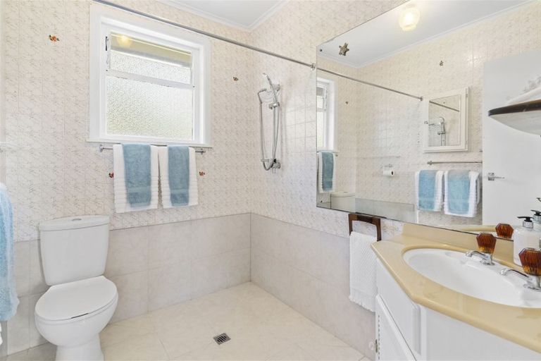 Photo of property in 7 Lyford Crescent, Sunnynook, Auckland, 0620