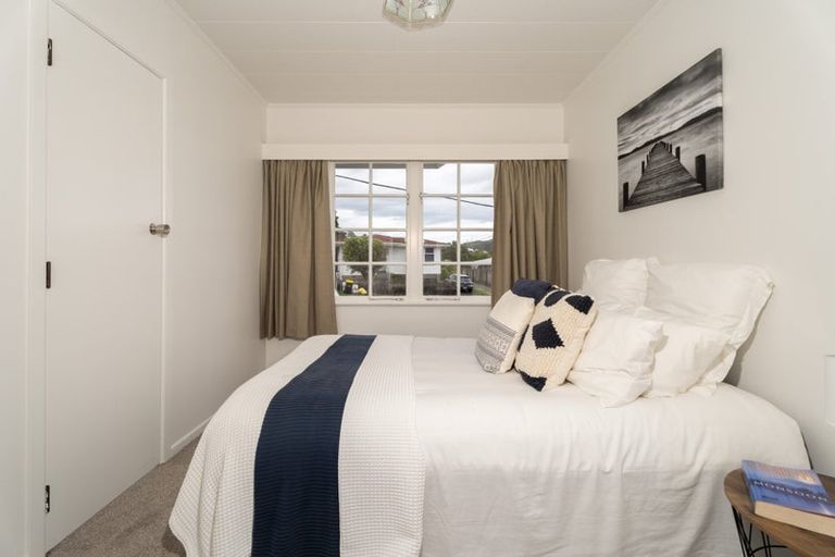 Photo of property in 54 Mark Avenue, Paparangi, Wellington, 6037