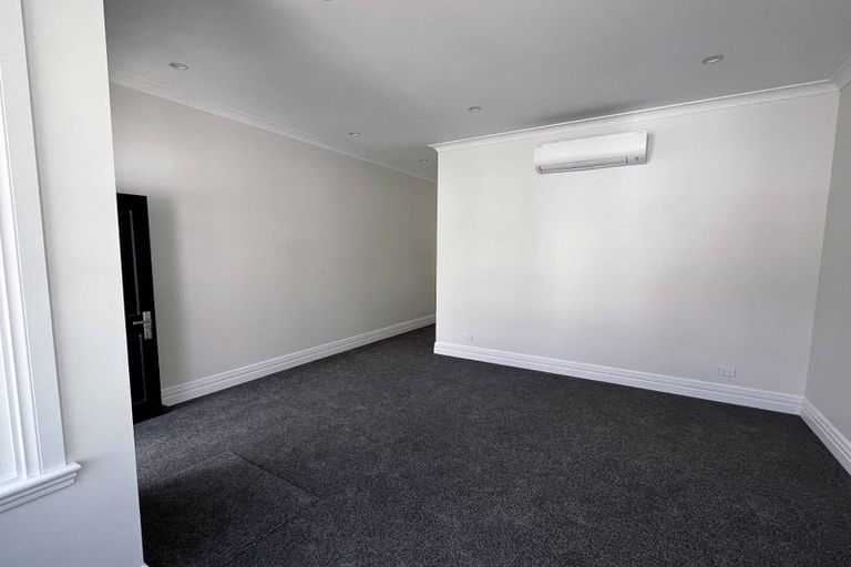 Photo of property in 7 Rixon Grove, Mount Victoria, Wellington, 6011
