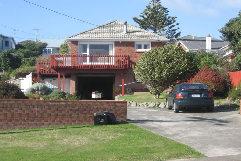 Photo of property in 2 Whanake Street, Titahi Bay, Porirua, 5022
